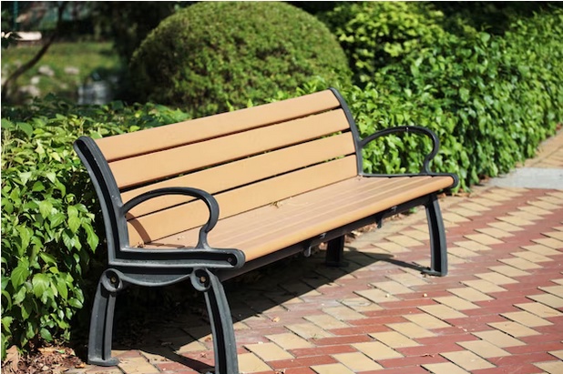 Natural Beauty in Your Backyard: The Ultimate Guide to Teak Garden Benches