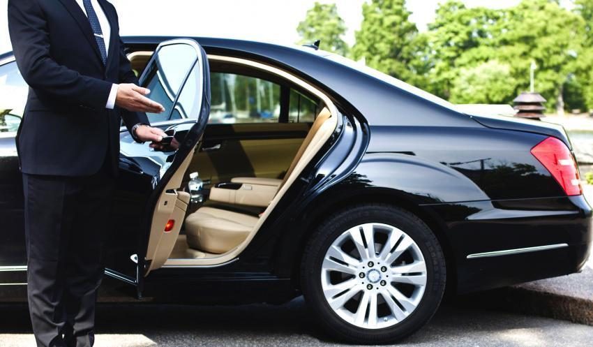 Cruising in Elegance: A Comprehensive Guide to Finding the Most Reliable Limo Service in Singapore