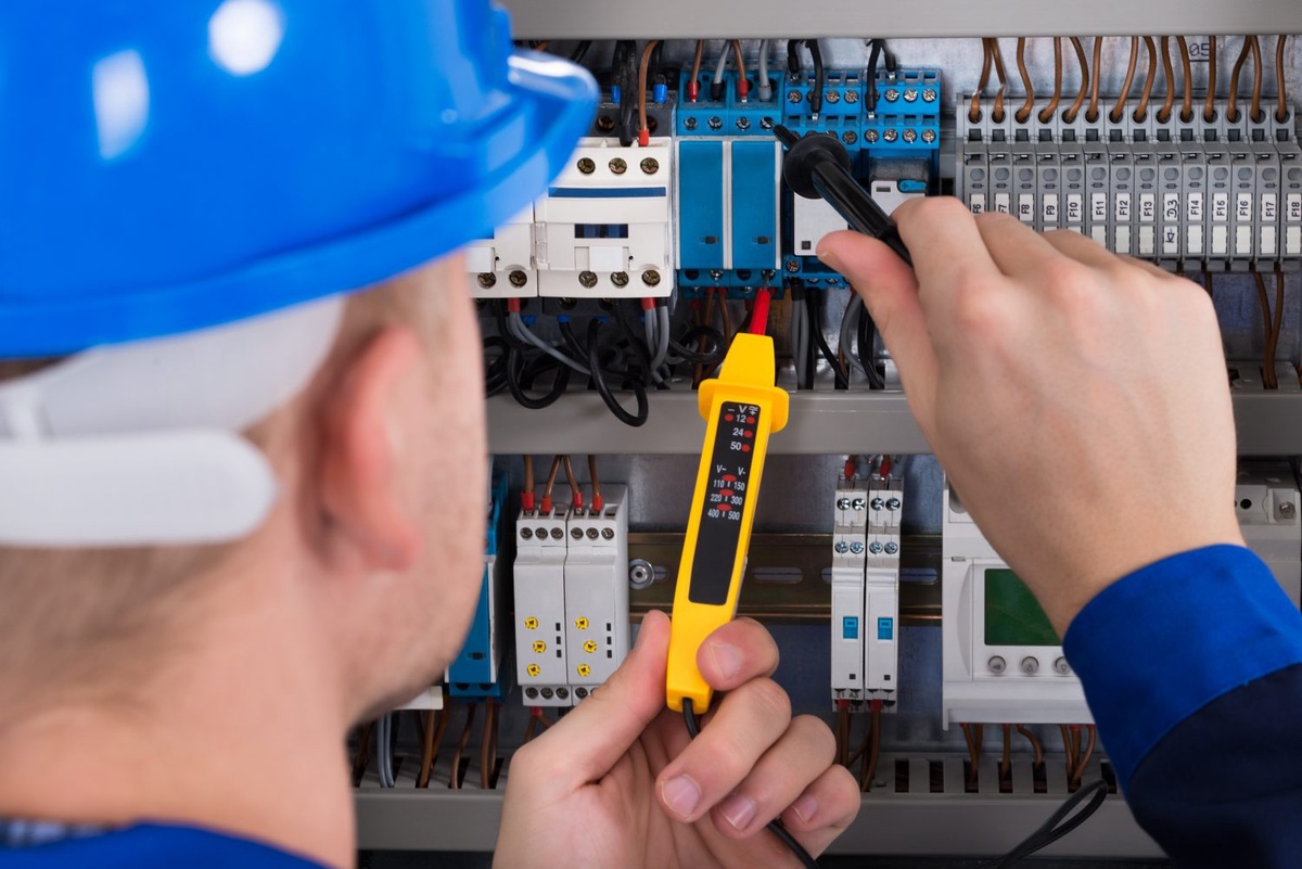 7 Signs You Need an Electrician ASAP