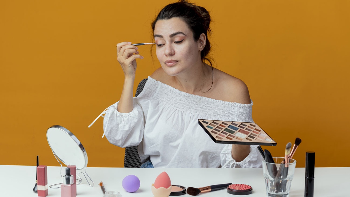How to Become a Freelance Makeup Artist?