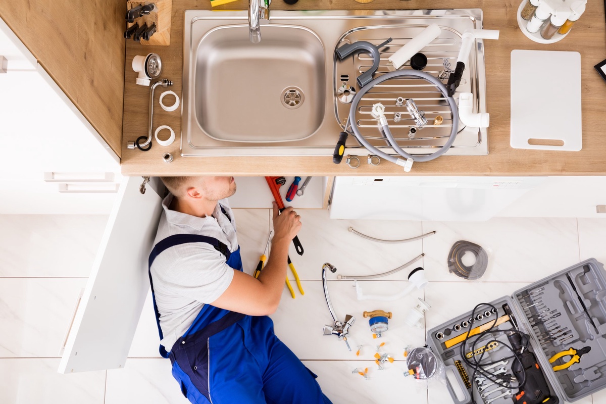 Complete Guide: When Do You Need a Plumber?