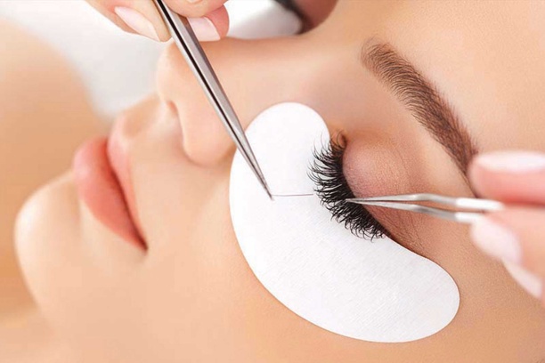 Enhancing Beauty: The Trend of Eyelash Extensions in Dubai