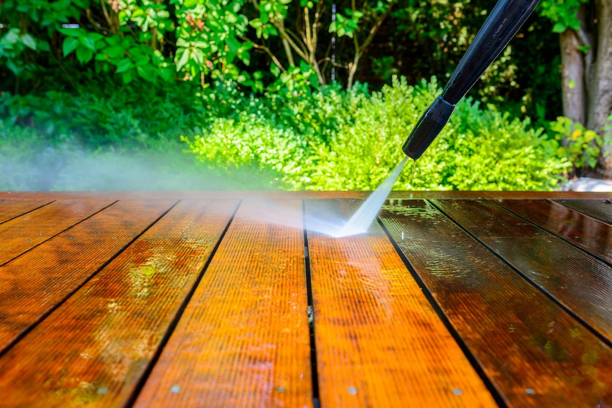 Tips for Finding Pressure Washing Services Near You in Arkansas