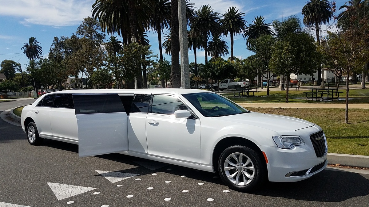 Enhancing Business Travel with Limo Services in Pasadena