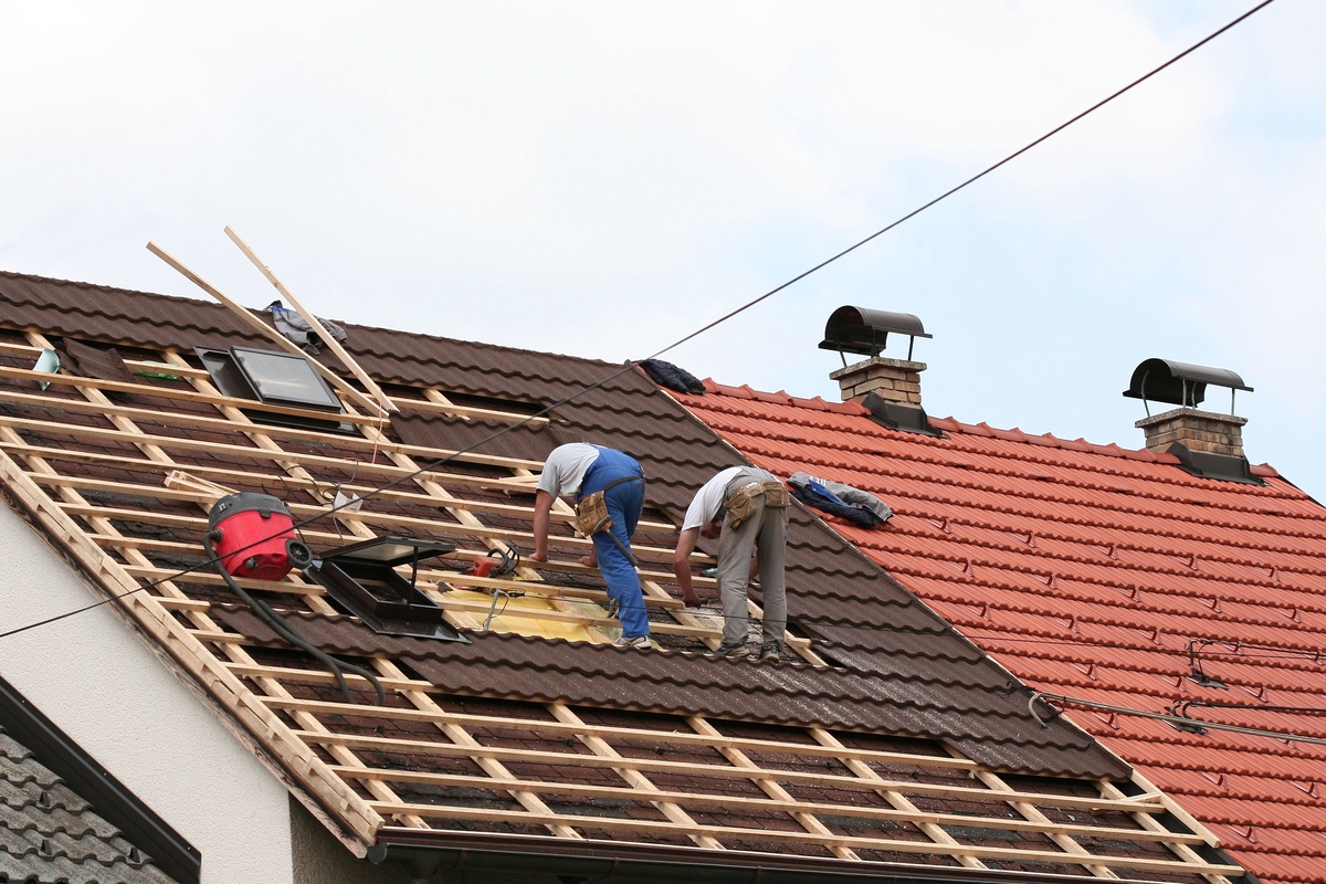 Revitalize Your Home: The Importance of Roof Restoration Service in UAE