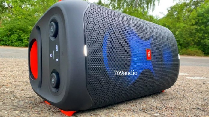 Why are JBL Speakers popular in the world?