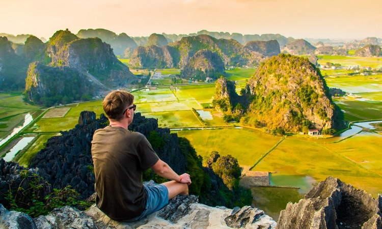 Exploring the Heart of Vietnam: Unveiling the Beauty of Guided Tours