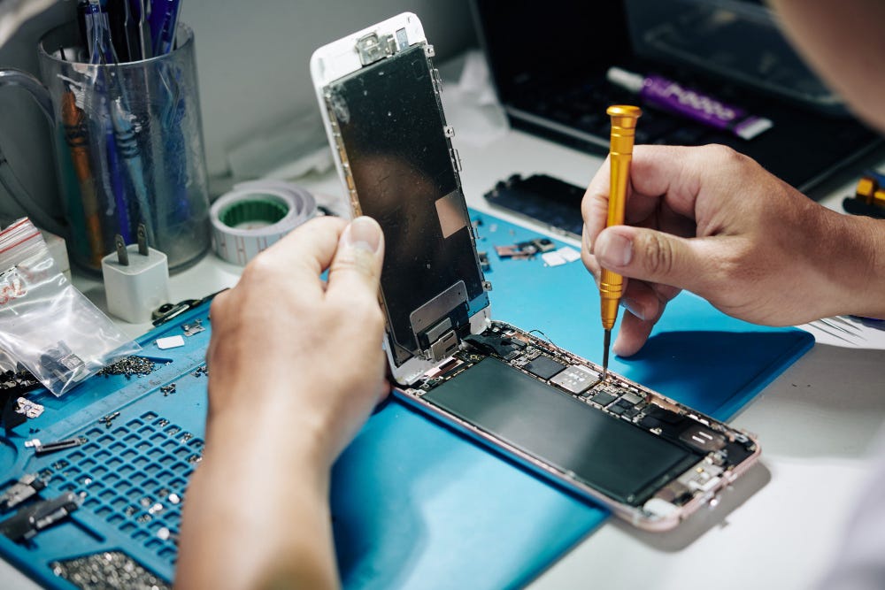 A Step-by-Step Guide to Mobile Repair in Dubai