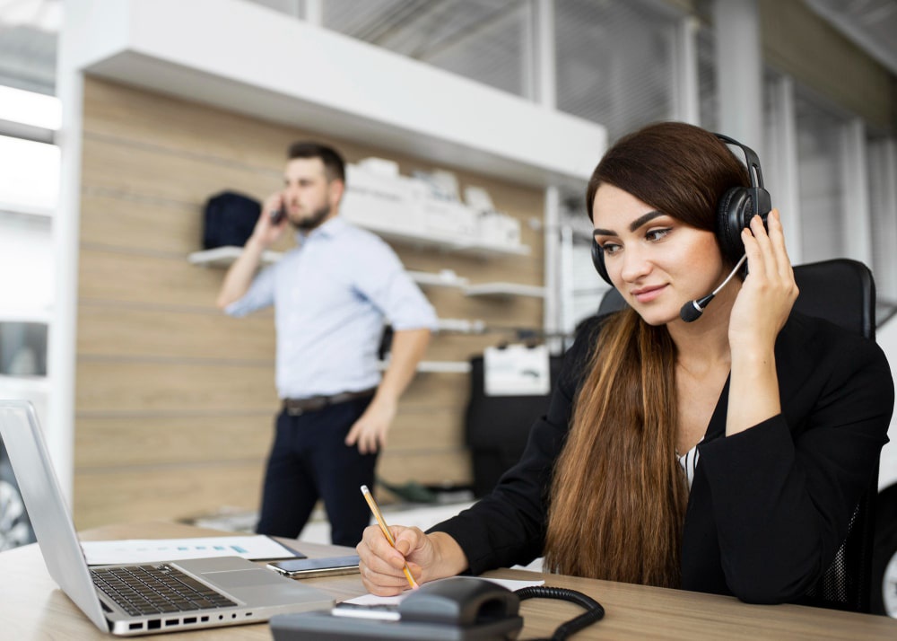 Streamline Customer Engagement with a Hosted Contact Center Solution