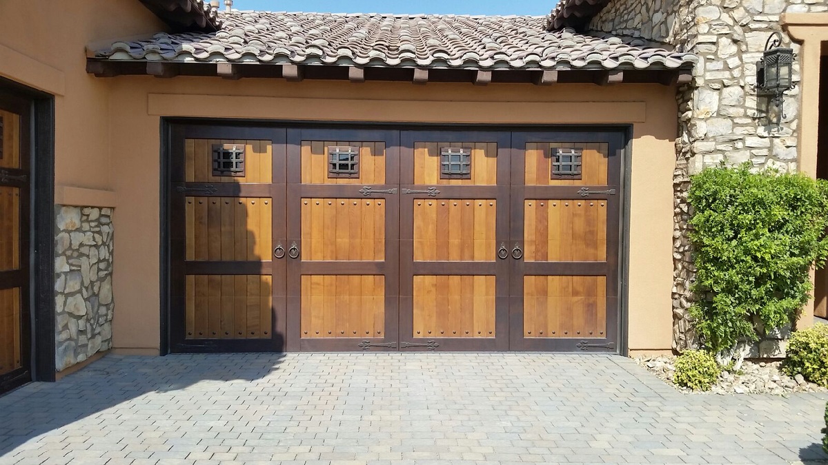 5 Benefits of Custom Made Garage Doors for Discerning Homeowners