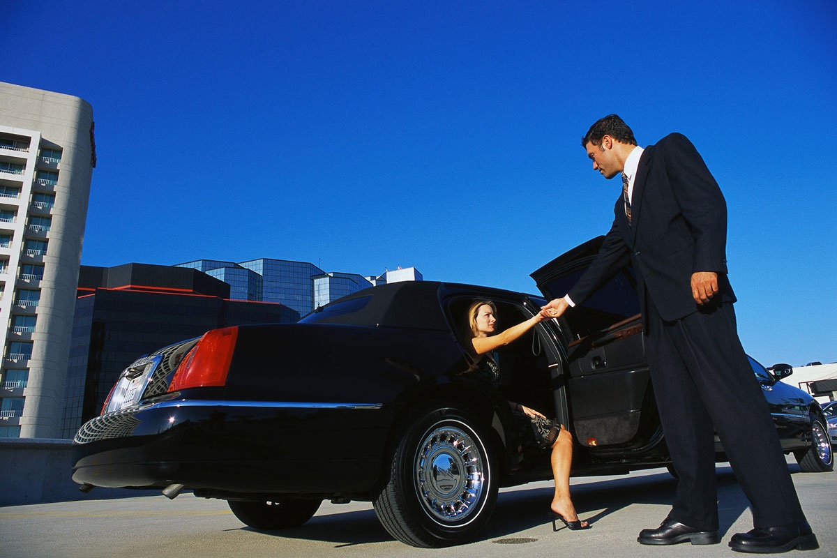 Luxury Redefined: Your Ultimate Guide to Limo Service to Austin Airport with Transportation Star
