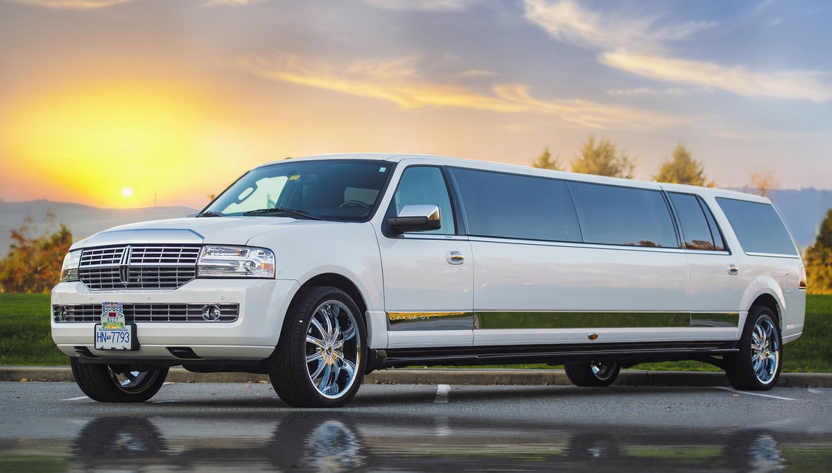 Why to Choose a Limo After your Next Flight: Limo Transportation