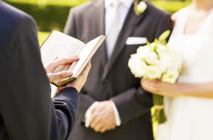 Create unforgettable wedding speeches in Ireland with expert assistance