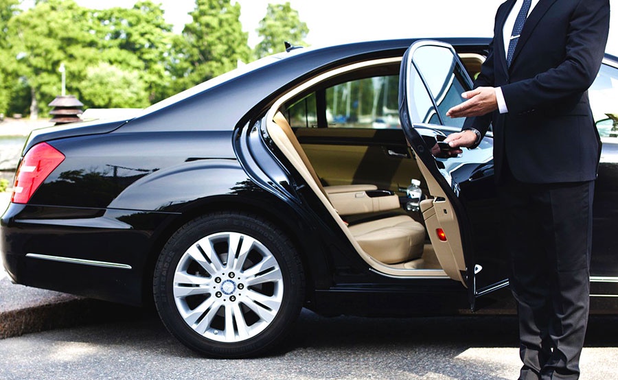 Elevate Your Travel Experience: The Allure and Benefits of Airport Limo Services