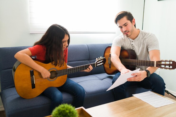 Musical Journey with the Best Guitar, Piano, and Singing Classes in Delhi