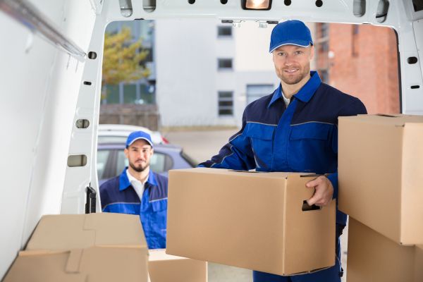 How SEMs Are Thriving Choosing a Courier Service In the UK