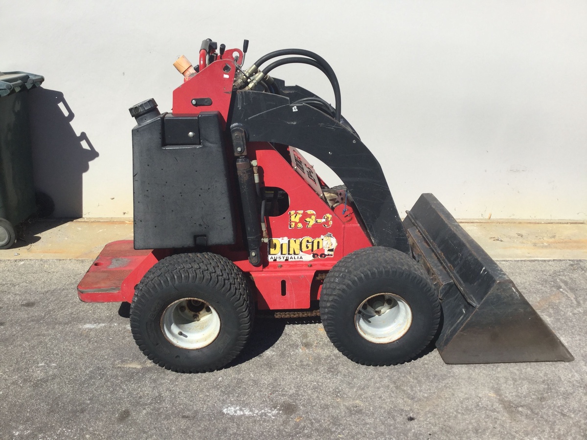 Seven Benefits of Mini Loader Hire for Material Handling