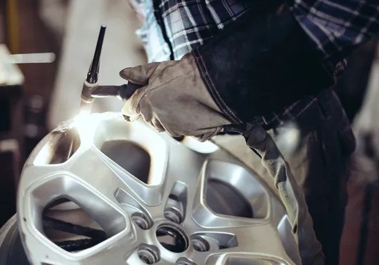 The Role of Custom Wheel Manufacturers in Pushing the Boundaries of Design