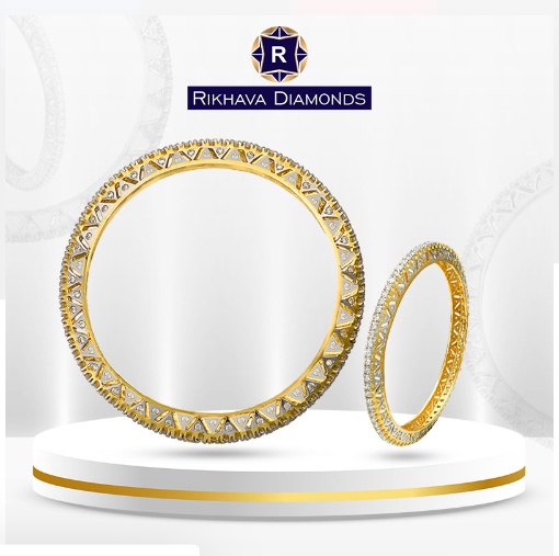 Sparkle Up Your Style: How Wearing Gold Diamond Bangle Elevates Your Hand's Beauty