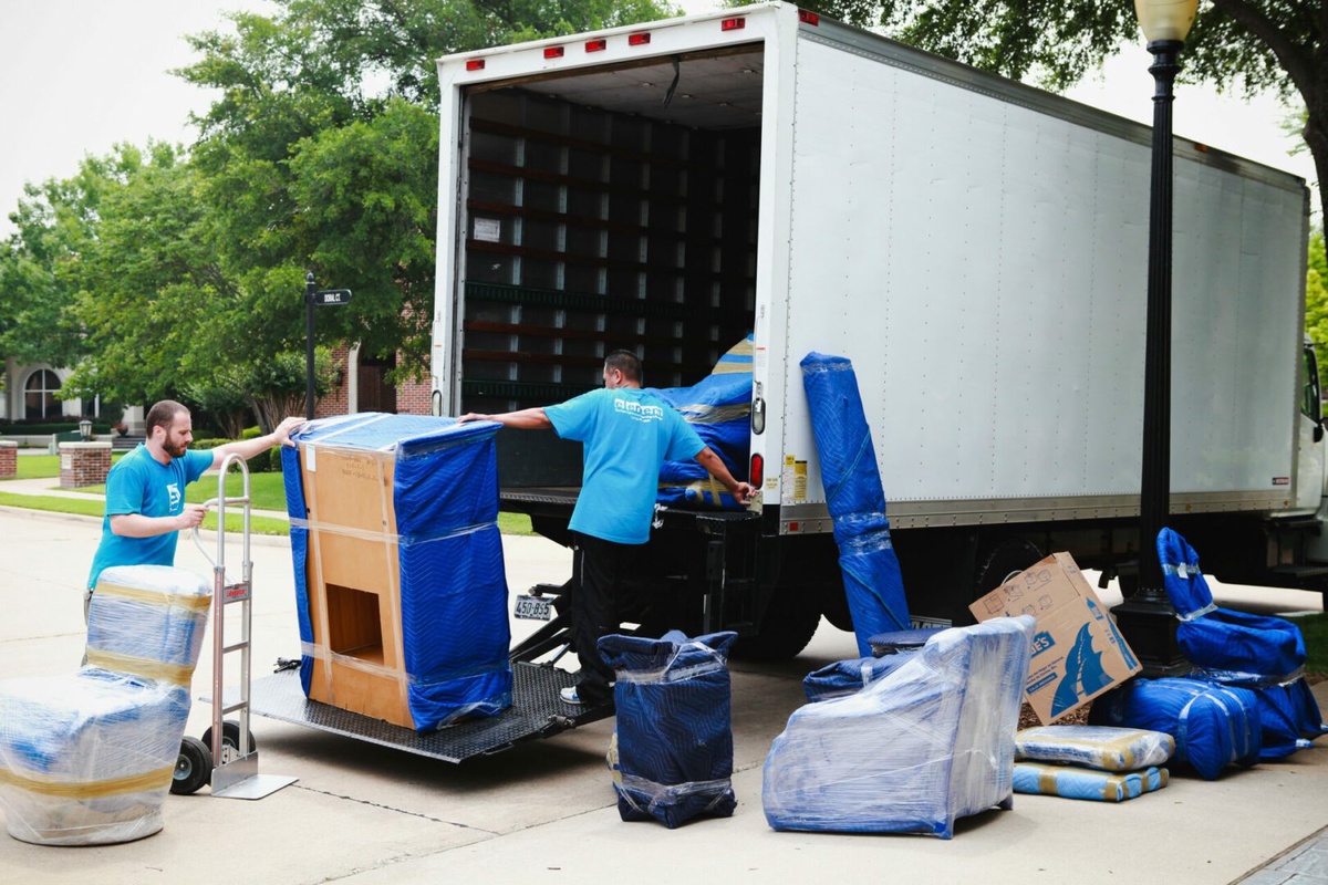 Enhancing Your Relocation Experience: 4 Essential Services Provided by Movers in NJ
