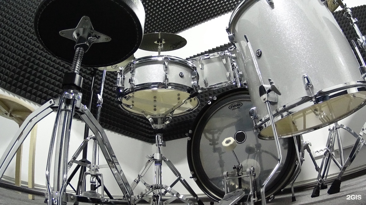 March to Your Own Beat: Benefits of Enrolling in Drum Classes