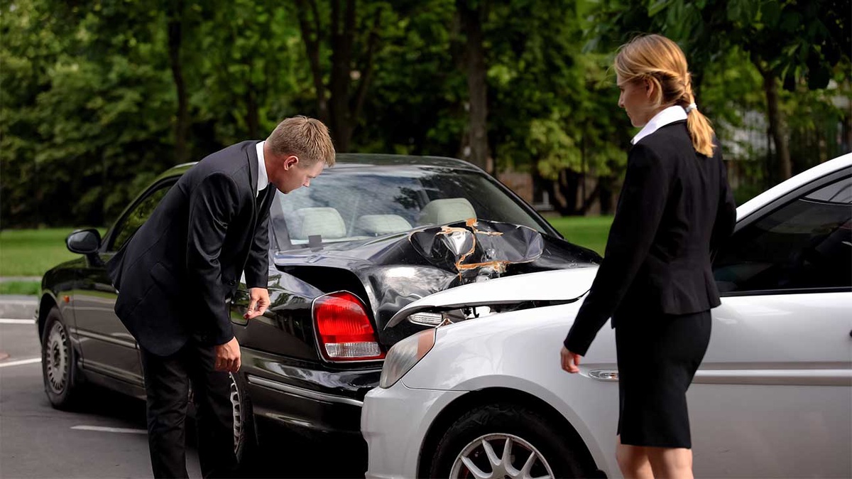 Who Can Benefit from an Auto Collision Lawyer?