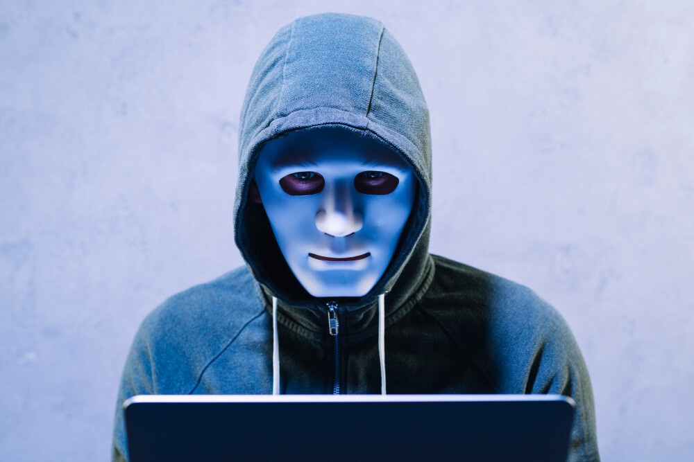 How do you identify robocall scams?