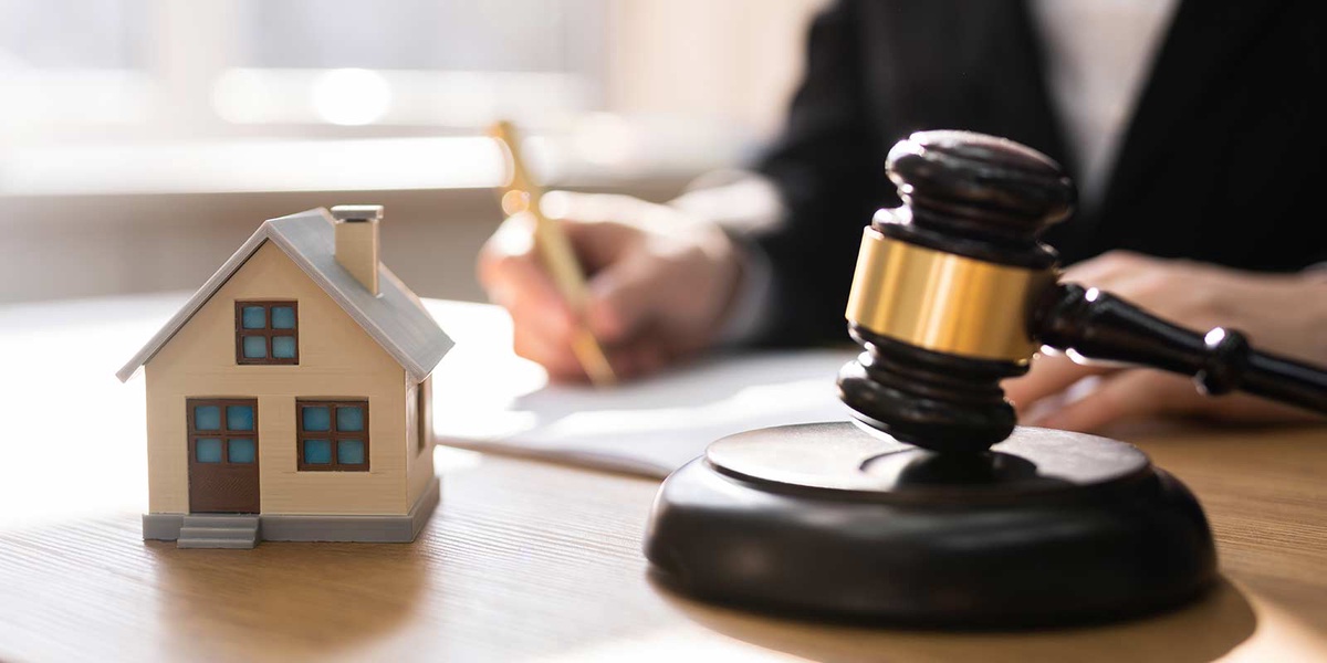 Foreclosed Homes: Why Lawyers Are Crucial for Title Insurance
