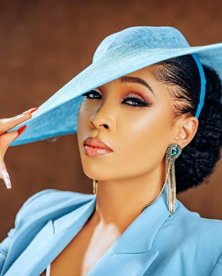 Top Trends in Church Hats For Women: Colors, Shapes, and Embellishments