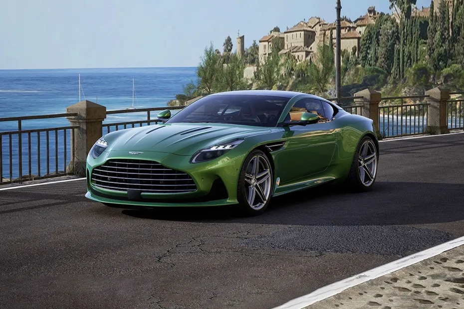 The Complete Guide to Dubai's Aston Martin Car Rentals