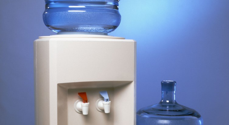 Benefits of Having a Bottled Water Dispenser at Work