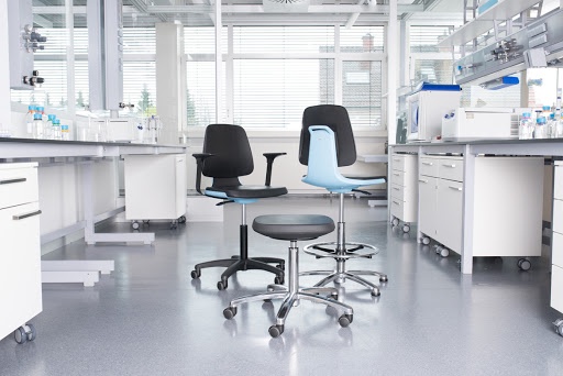 A Guide to Choosing the Right Laboratory Furniture in UAE