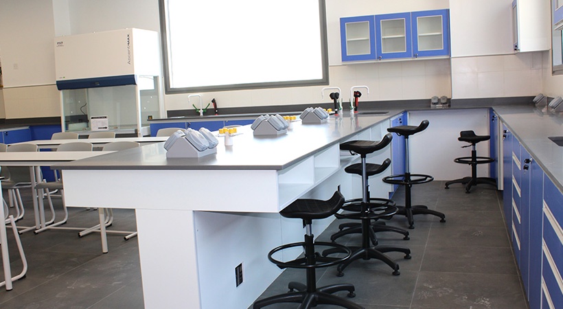 Exploring the Popular Materials Used for Laboratory Furniture in UAE
