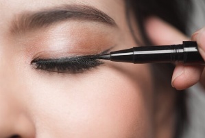 Dual-Ended Eyeliner Pens: The Secret Weapon for Effortless Eye Makeup