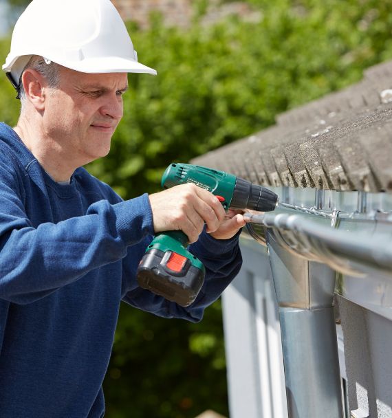 DIY vs. Professional Gutter Cleaning: Which Is Right for You?