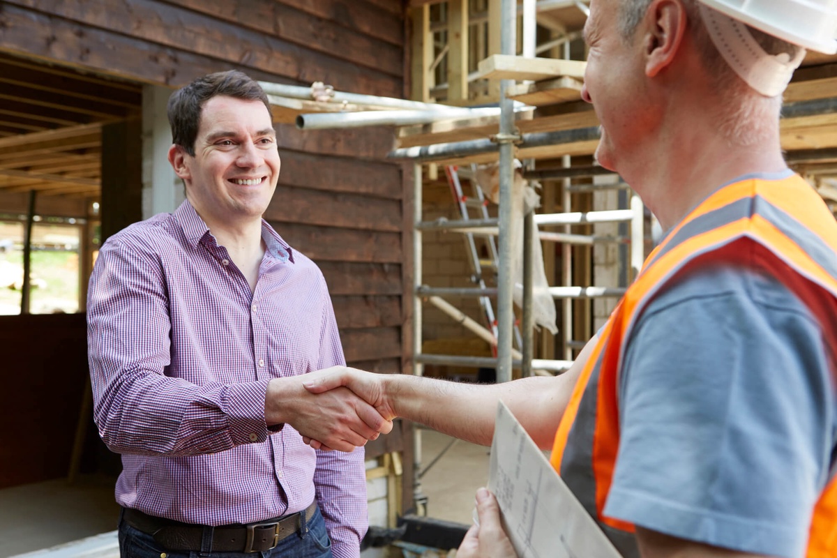 Hiring the Right Building Contractor in Uk : Builders Association