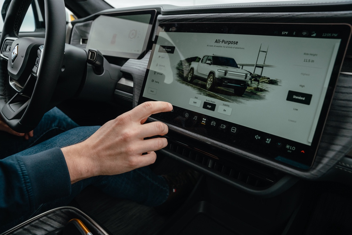 Navigating the Future: Multi-Touch Screens Revolutionizing Car Interiors