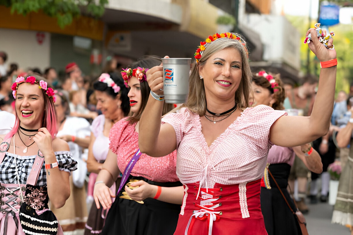 Stylish Celebrations: Unveiling the Beauty of Women's Bavarian Shirts for Oktoberfest Festivities