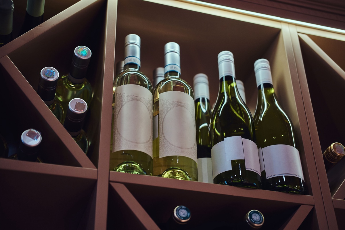 Opting For the Right Wall-Mounted Wine Rack for Your Canadian Home