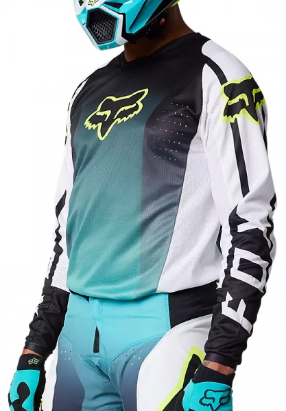 Slicing Through the Dirt | Science of Motocross Jersey Fabric and Fit