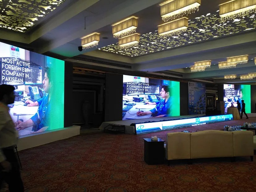 How SMD Screens are Revolutionizing Outdoor Advertising in Pakistan