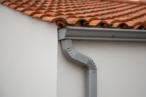 Exploring the Advantages of Seamless Gutter Installation in Denton!