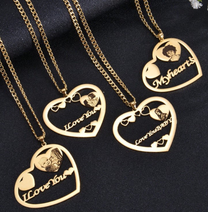 The Perfect Expression of Love: How Photo Pendant Necklace Speak Volumes