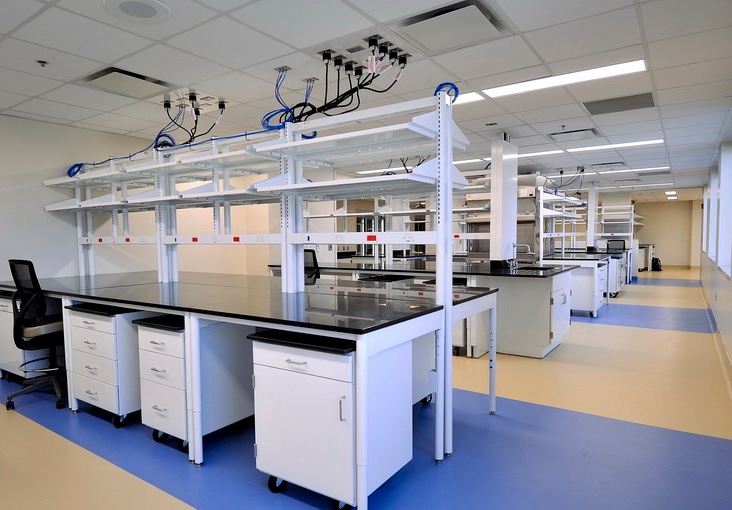 Exploring the Benefits of Investing in Laboratory Furniture in Qatar