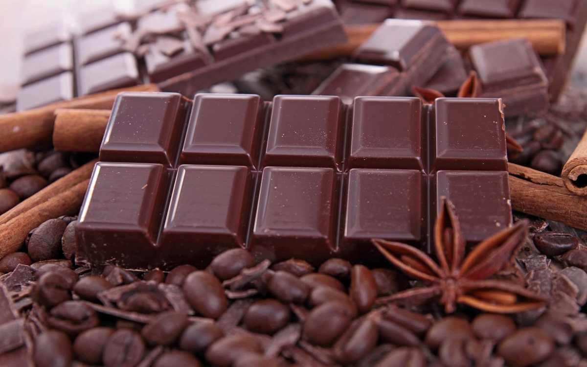 Indulging in the Richness of Dark Chocolates: The Perfect Chocolate Gift