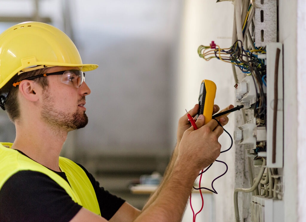 How to Choose the Right Electrician for Your Business