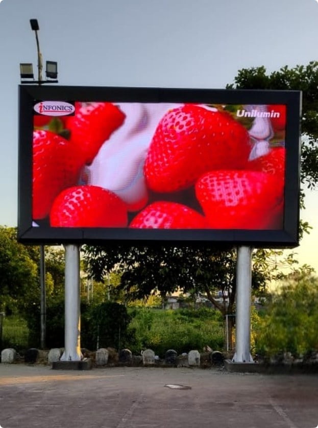 Infonics Tech: Revolutionizing Outdoor Advertising with LED Display Screens in India