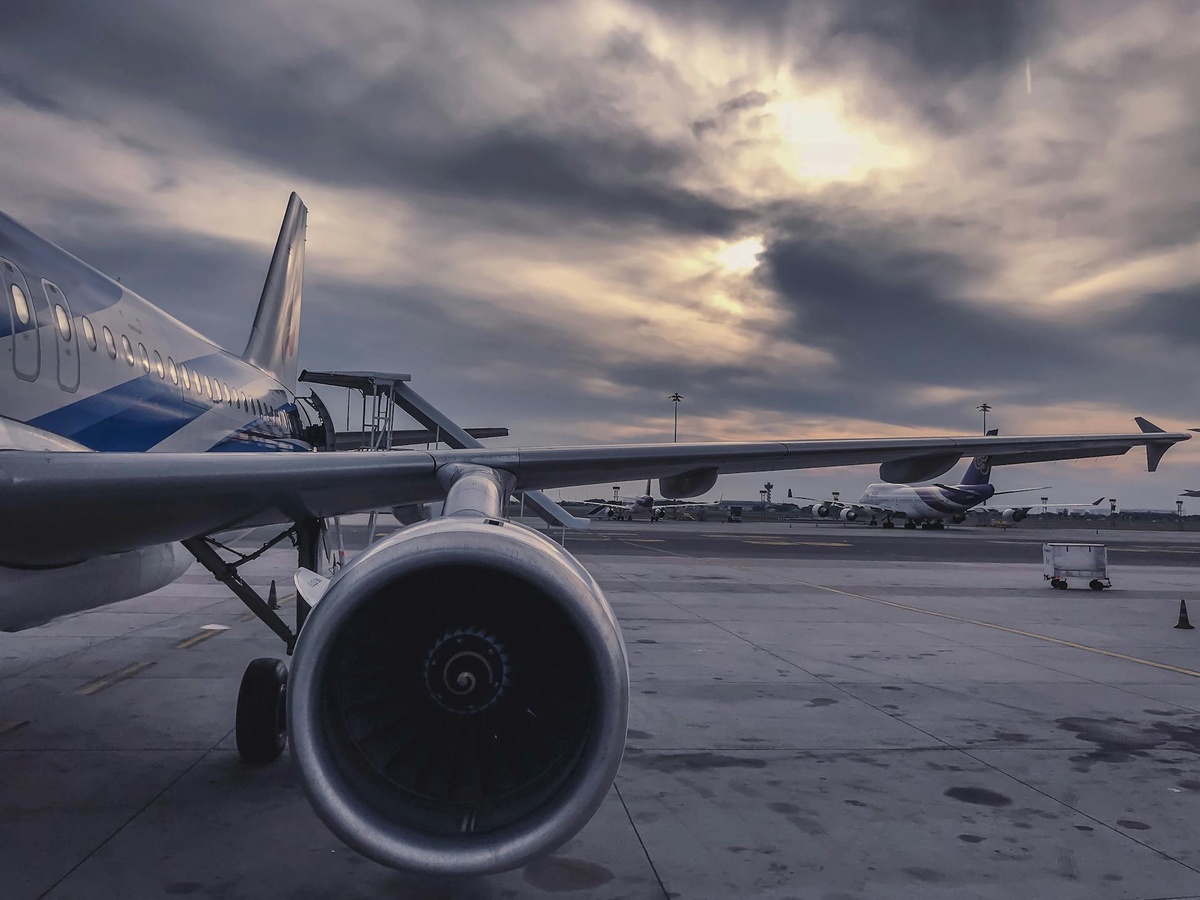 How Do Air Freight Services Work?