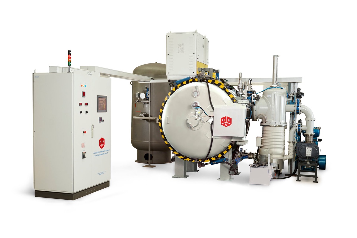 How Vacuum Heat Treatment Furnaces Enhance Material Properties