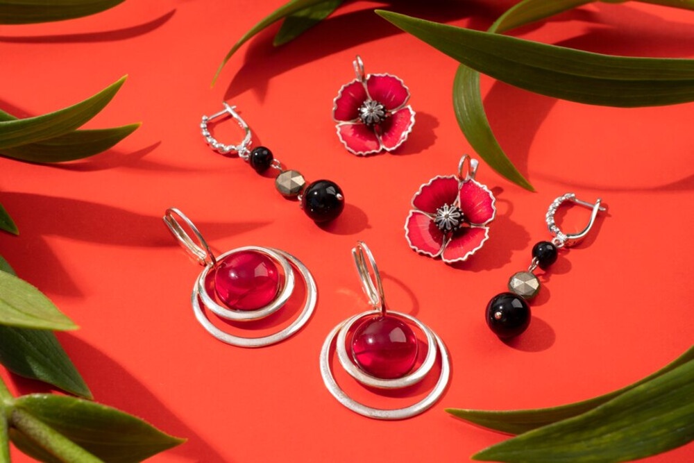 Tips for Pairing Diamond Hoop Earrings With Other Jewellery